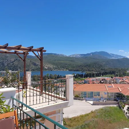 アパート Zoi Luxurious Seaview Retreat アルゴストリオン